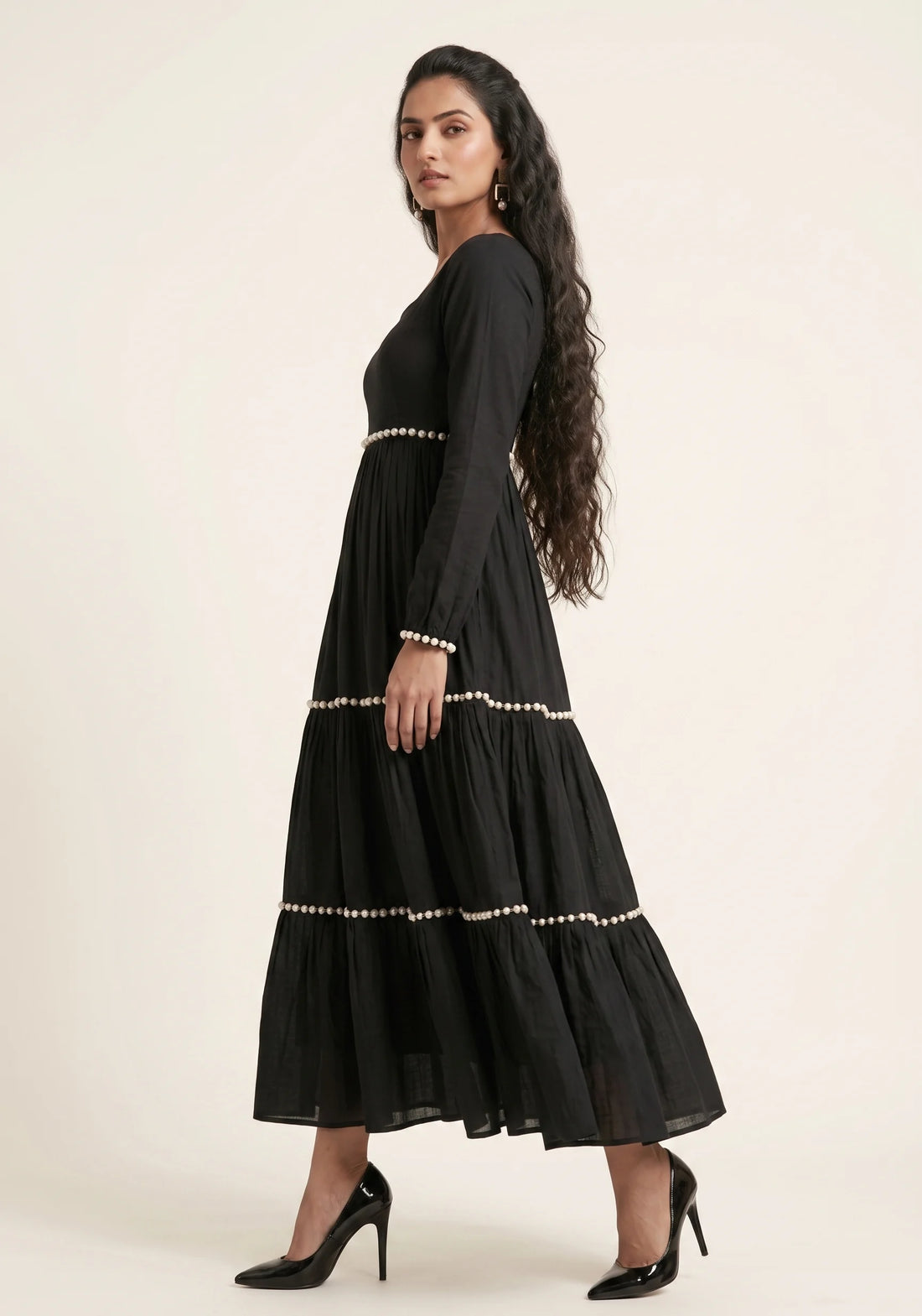 Elegant Noir Full-Sleeve Maxi Dress