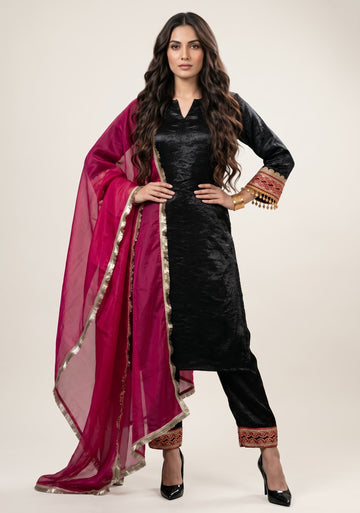 Noir Grace Kurta Set