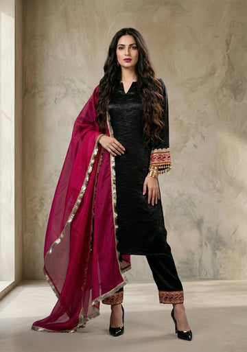 Noir Grace Kurta Set